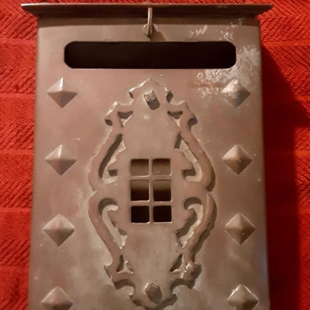 GOTHIC style mailbox